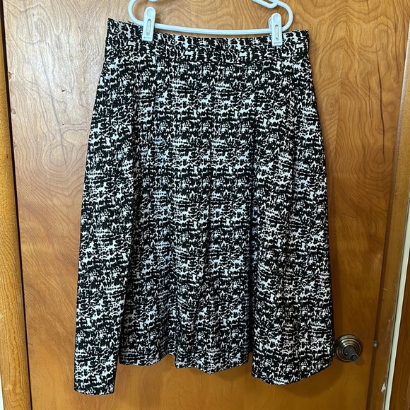 H&M Dresses & Skirts - H&M a-line skirt size 12 nwt black/white